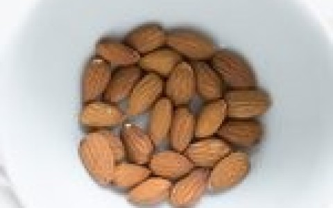 坚果维生素e含量排名：杏仁第一 榛子第二！