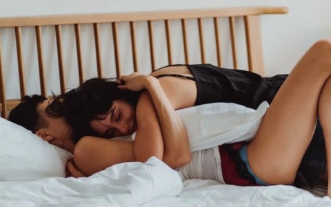 女人这15个地方一碰就动情，你试过几个?