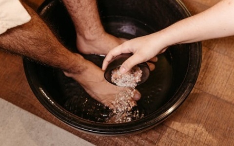 男人泡脚能提高性功能吗
