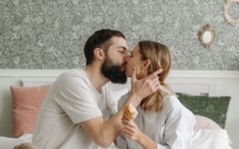 夫妻之间没话说，其实比吵架更危险
